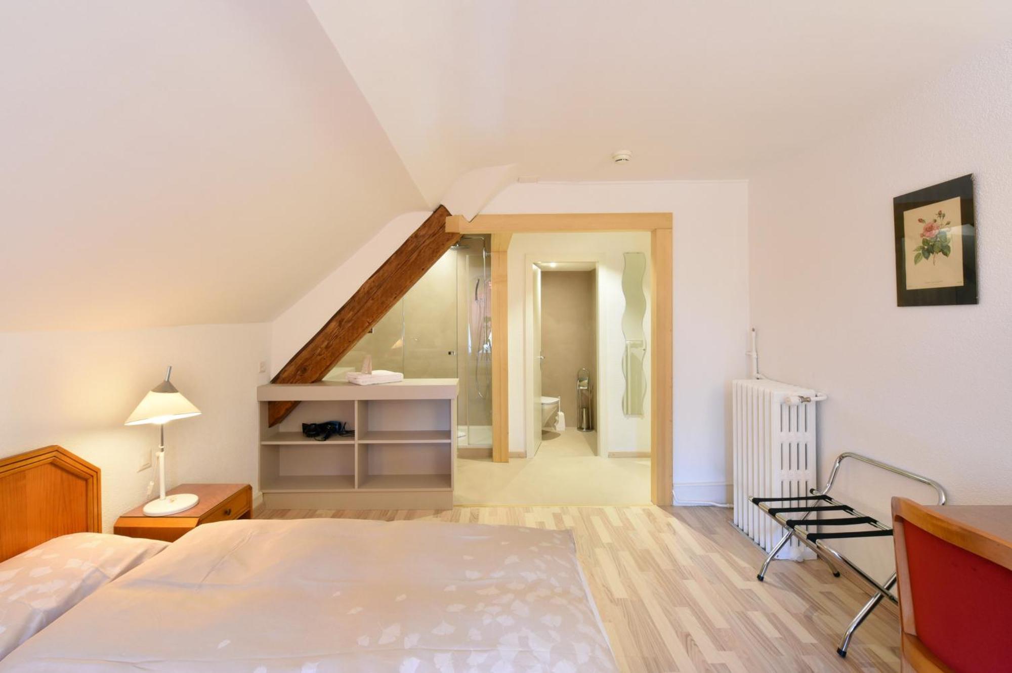 Hotel De L'Aigle Couvet Zimmer foto