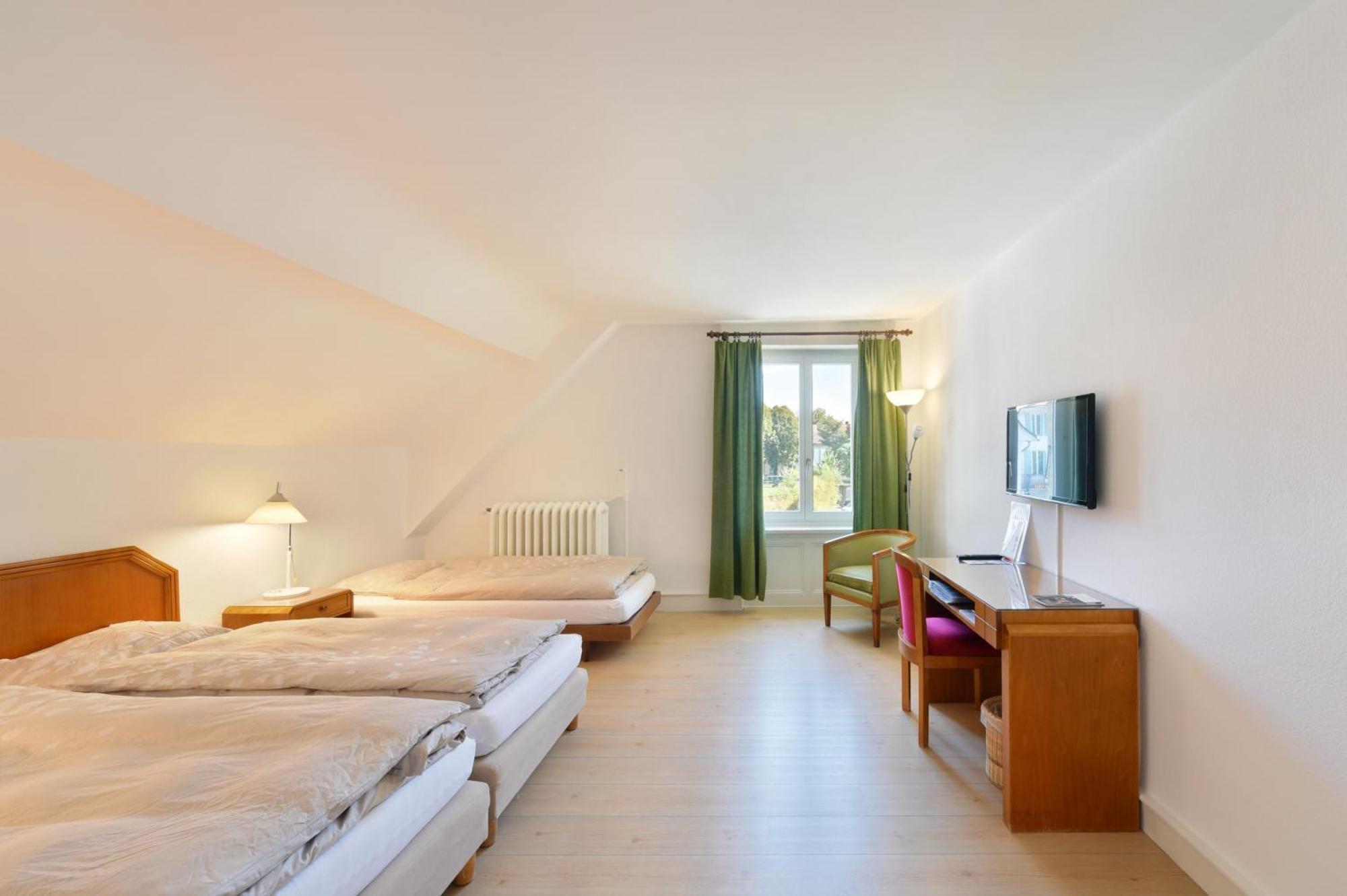 Hotel De L'Aigle Couvet Zimmer foto