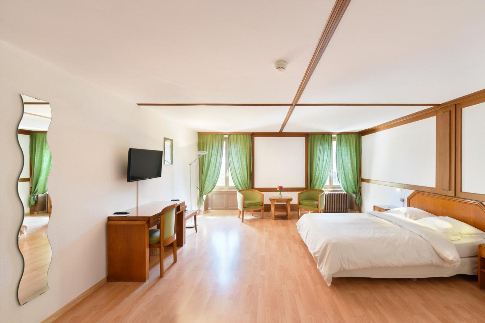 Hotel De L'Aigle Couvet Zimmer foto
