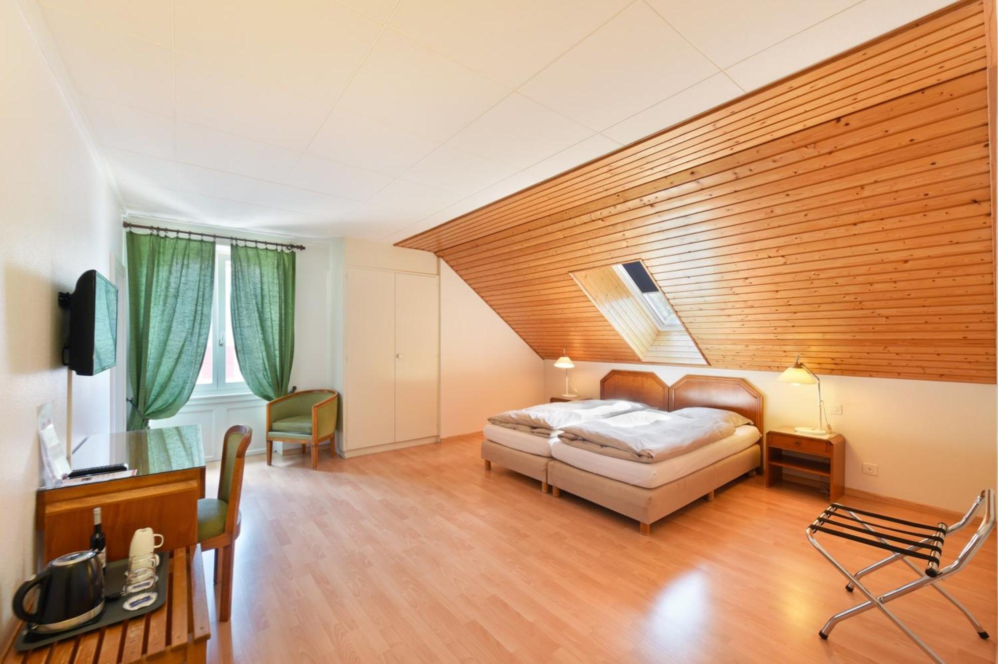 Hotel De L'Aigle Couvet Zimmer foto