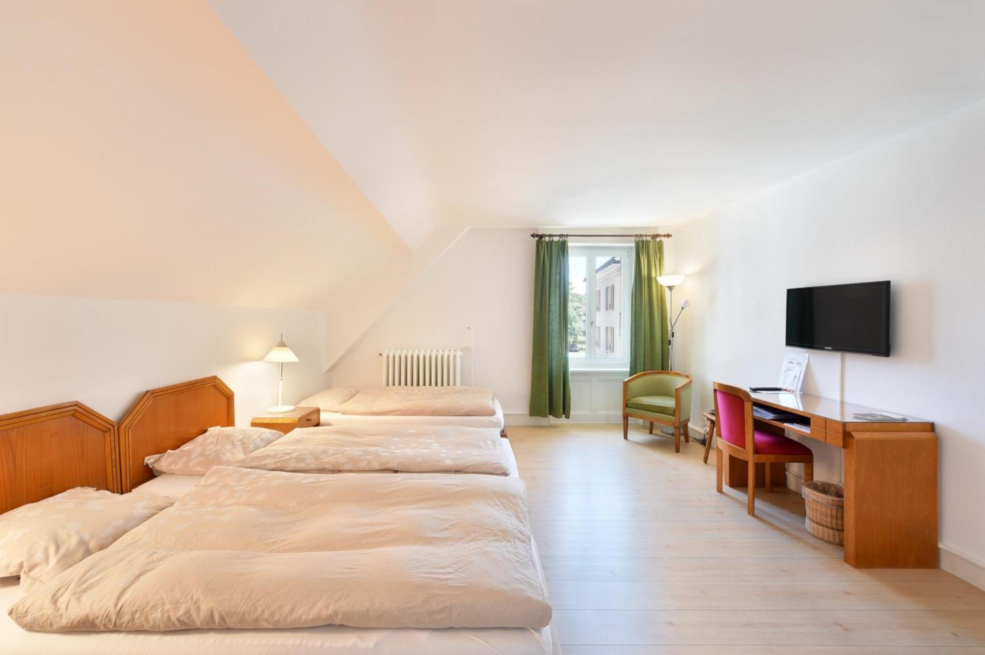 Hotel De L'Aigle Couvet Zimmer foto