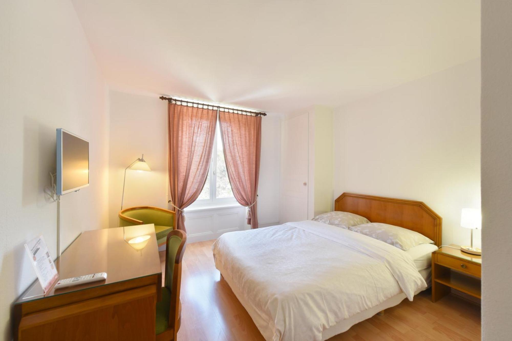 Hotel De L'Aigle Couvet Zimmer foto
