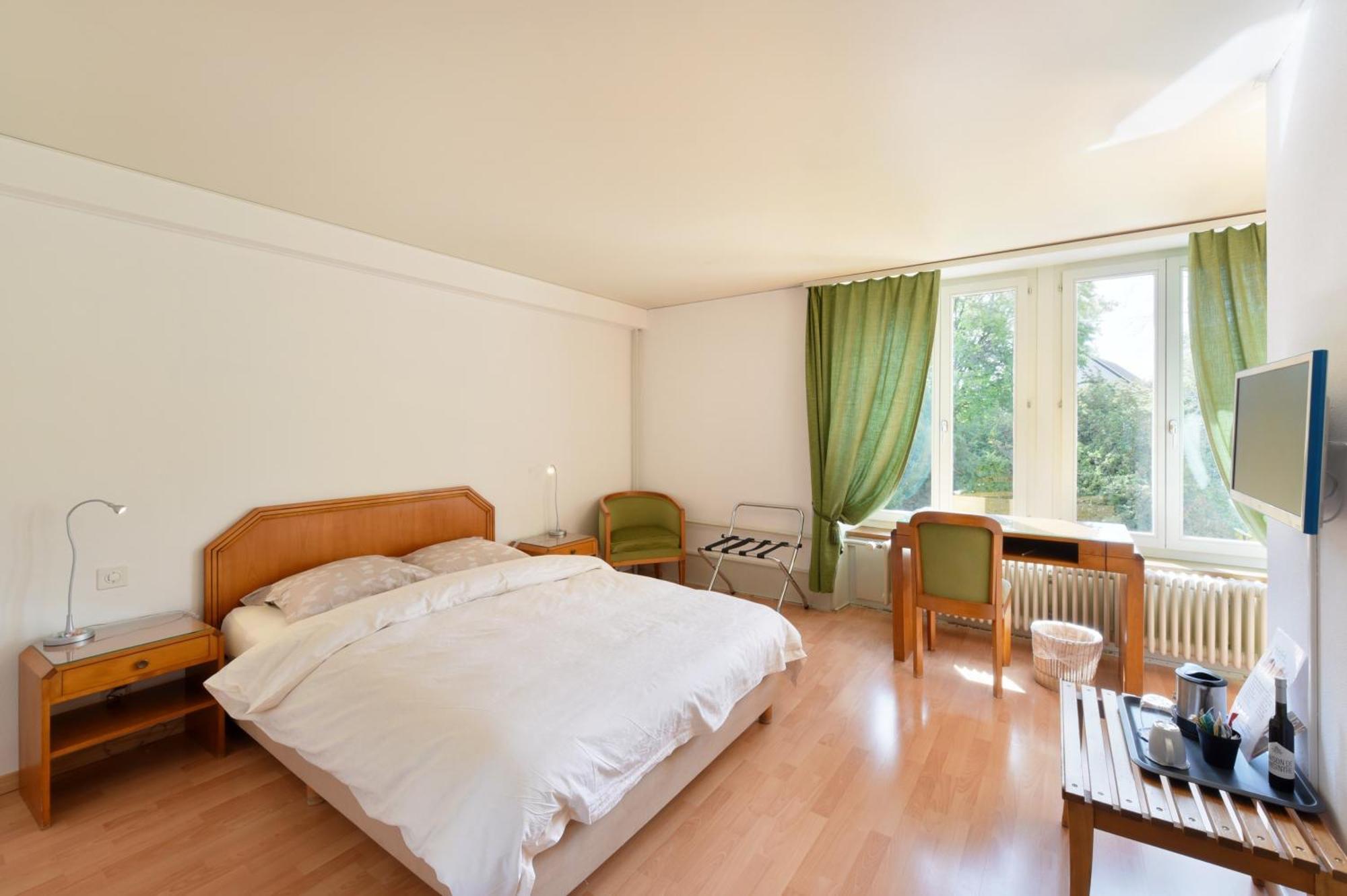 Hotel De L'Aigle Couvet Zimmer foto