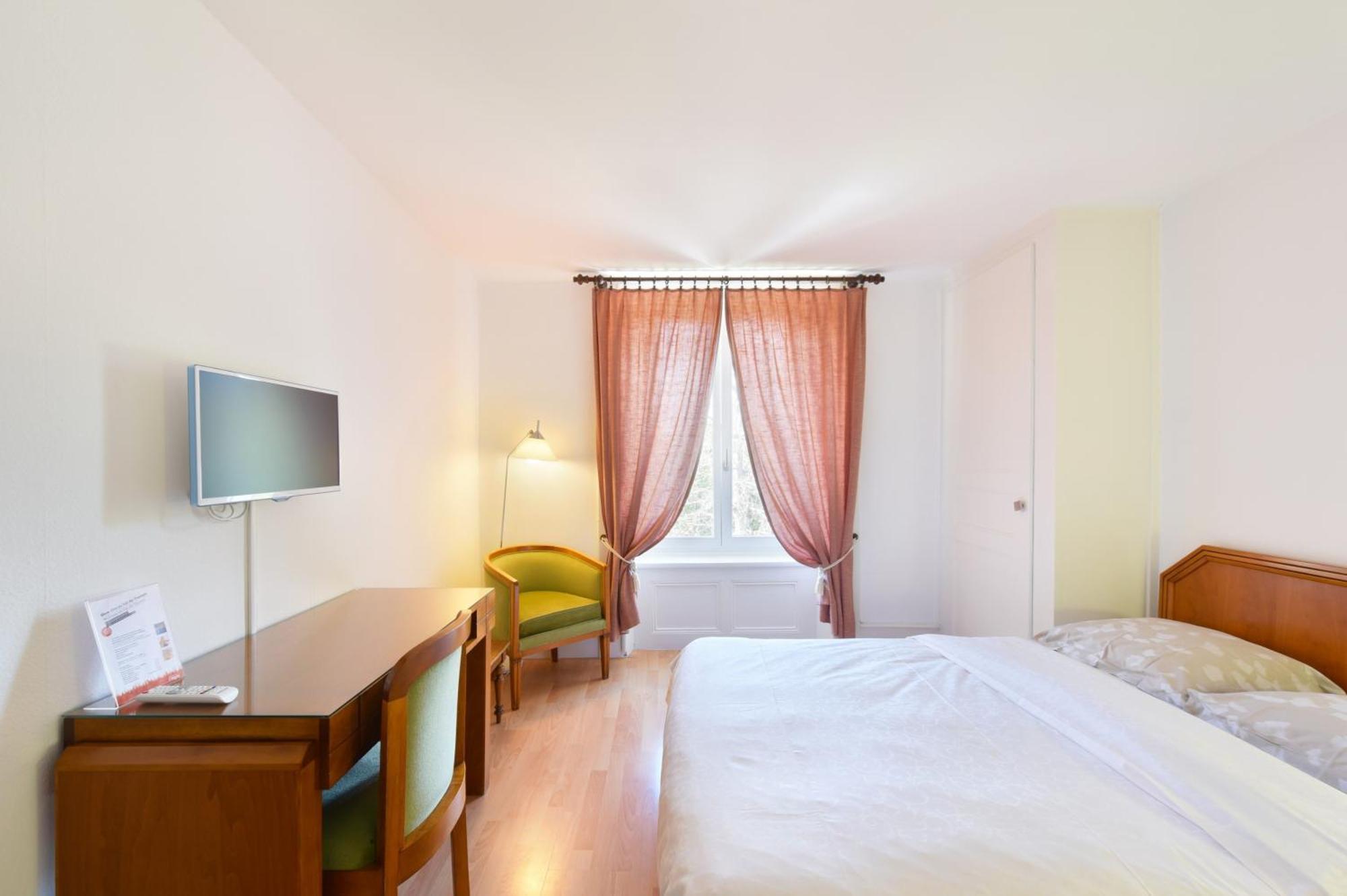 Hotel De L'Aigle Couvet Zimmer foto