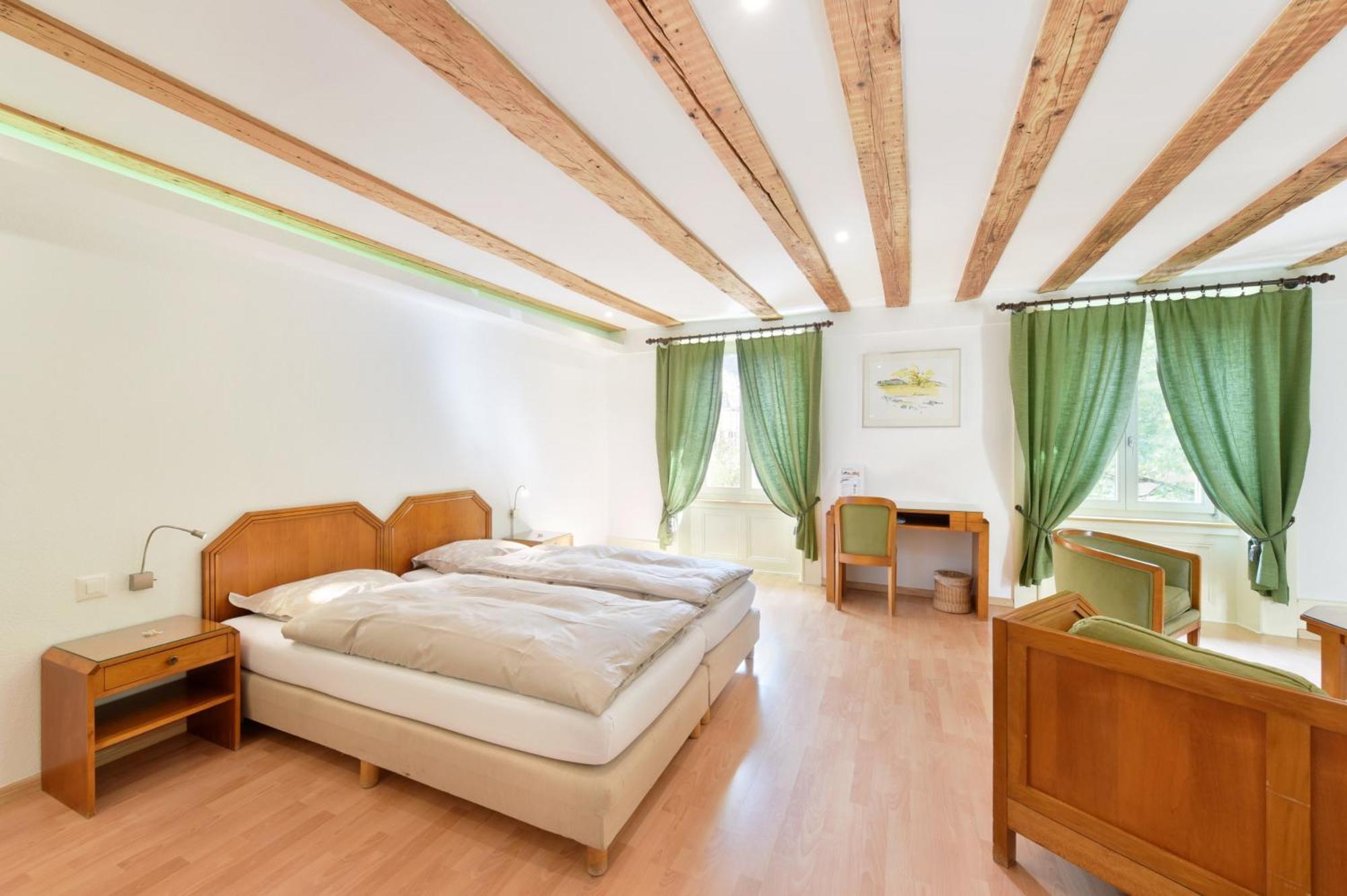 Hotel De L'Aigle Couvet Zimmer foto