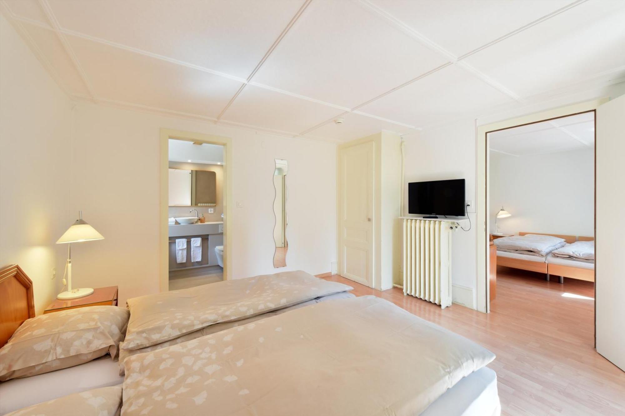 Hotel De L'Aigle Couvet Zimmer foto